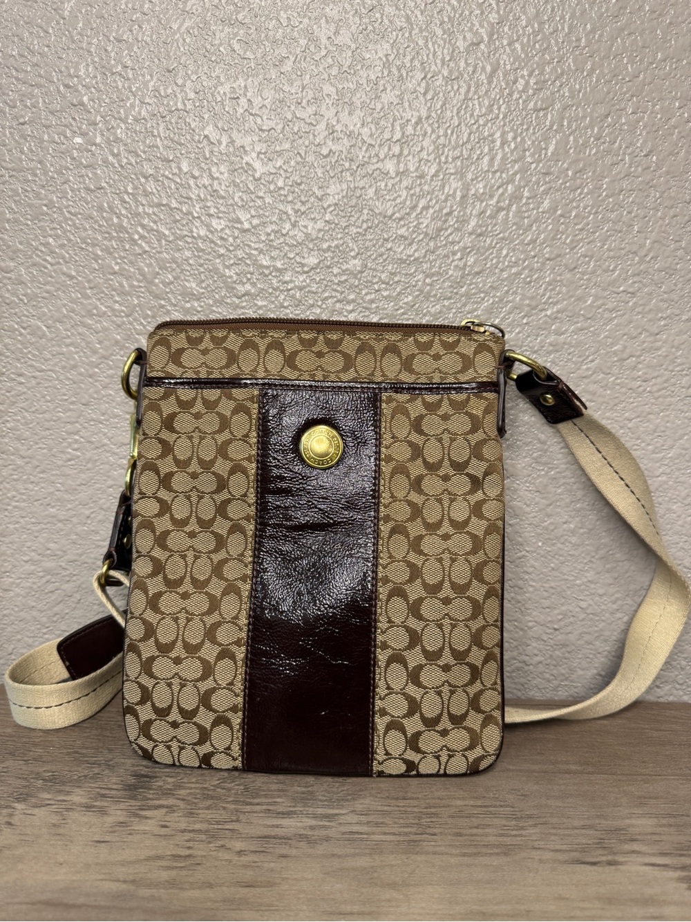 Coach Sutton Signature Stripe Swingpack 41069 Khaki Mahogany Y2K